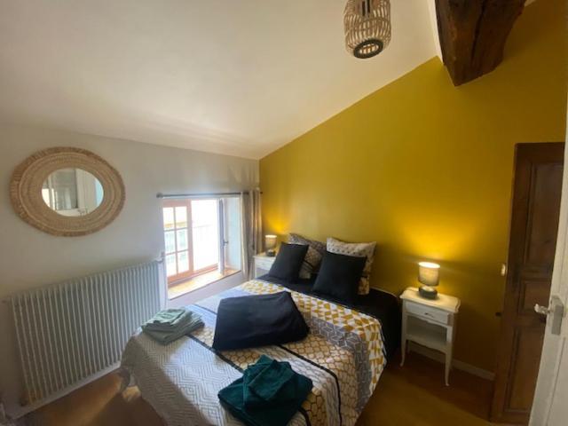 La Mansarde De L Abbaye Apartment Клуни Екстериор снимка