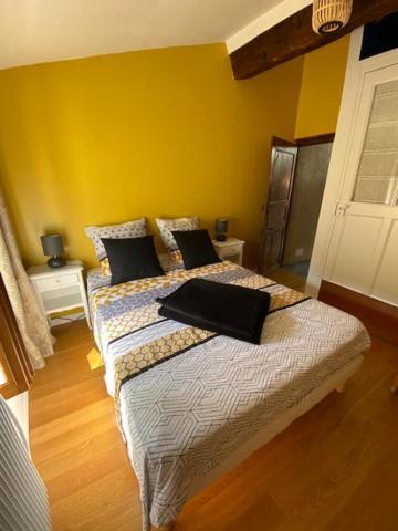 La Mansarde De L Abbaye Apartment Клуни Екстериор снимка