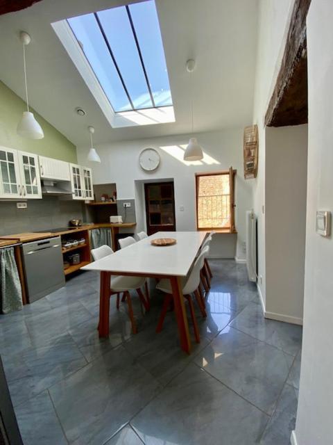 La Mansarde De L Abbaye Apartment Клуни Екстериор снимка