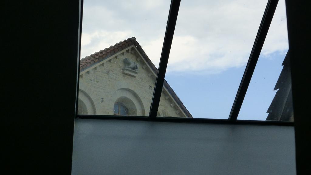 La Mansarde De L Abbaye Apartment Клуни Стая снимка